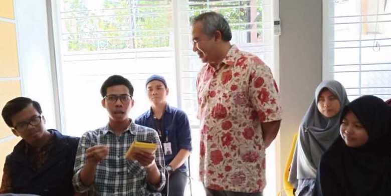 Komunikasi Laba-laba Aqua Dwipayana