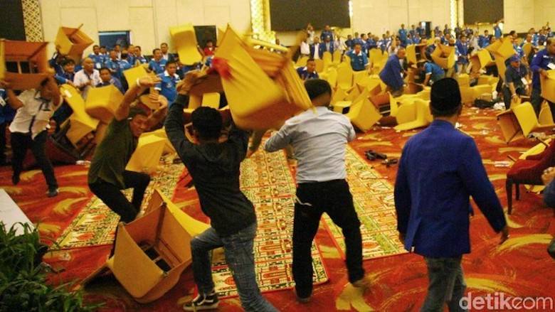 Kursi Terbang PAN, Benarkah Cuma Sandiwara?