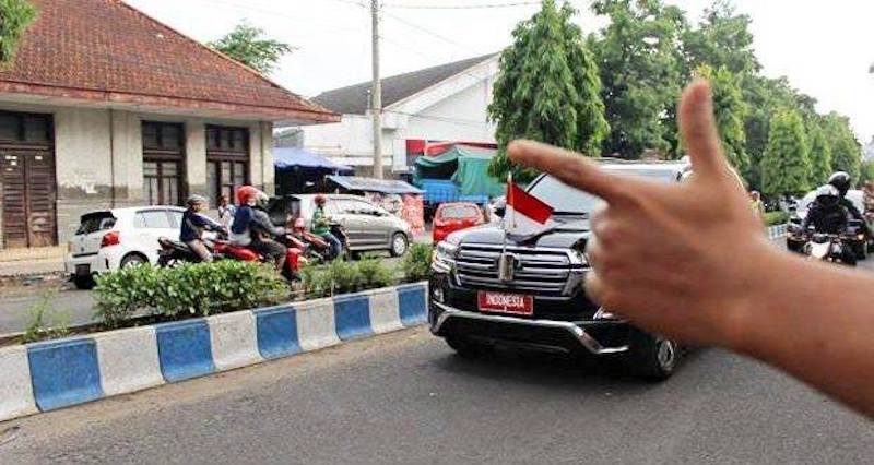 Presiden di Atas Semua Golongan Lambang Jari