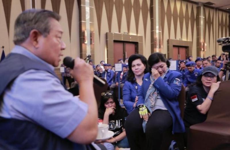 Prabowo Diuntungkan dengan Perusakan Bendera dan Baliho Demokrat