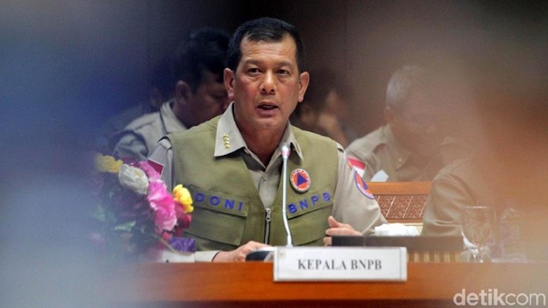 Mengapa Pemerintah RI Tak Ambil Opsi "Lockdown"?