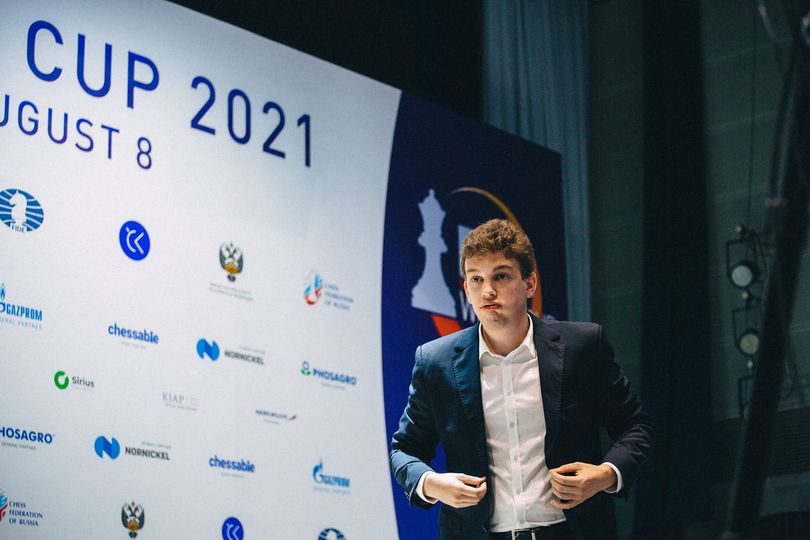 Duda yang Selalu Berpakaian Rapi