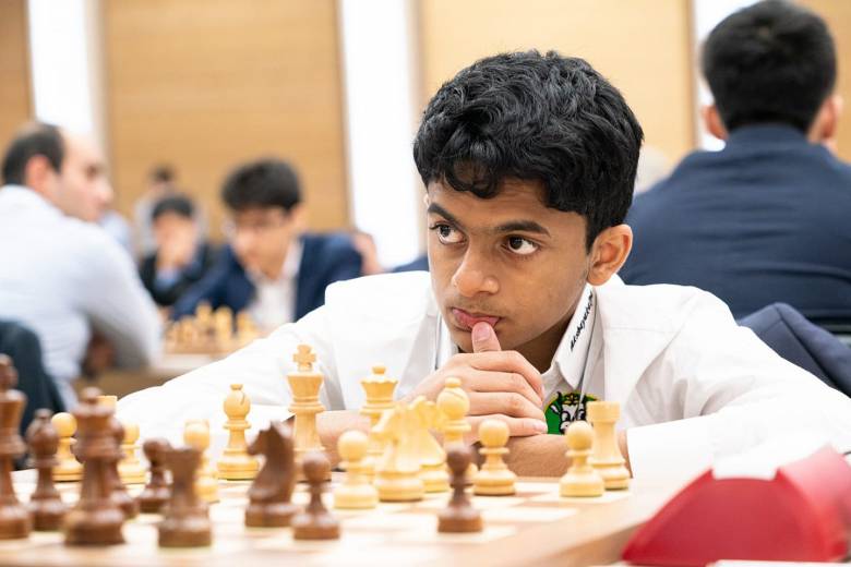 Nihal Hancurkan Sekondan Shakhriyar Mamedyarov melalui Pengorbanan 2 Perwira