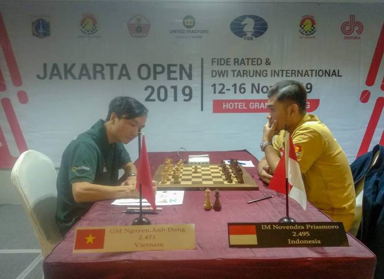 Novendra Berburu Gelar "Grand Master" di Kandang Sendiri