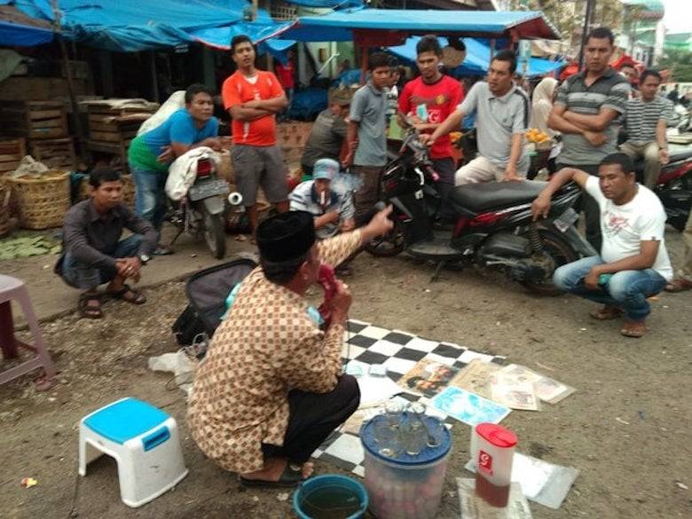 Mitos Tukang Obat yang Abadi Menipu