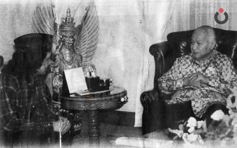 Cak Nun, Ia yang Mengkhianati Puisi