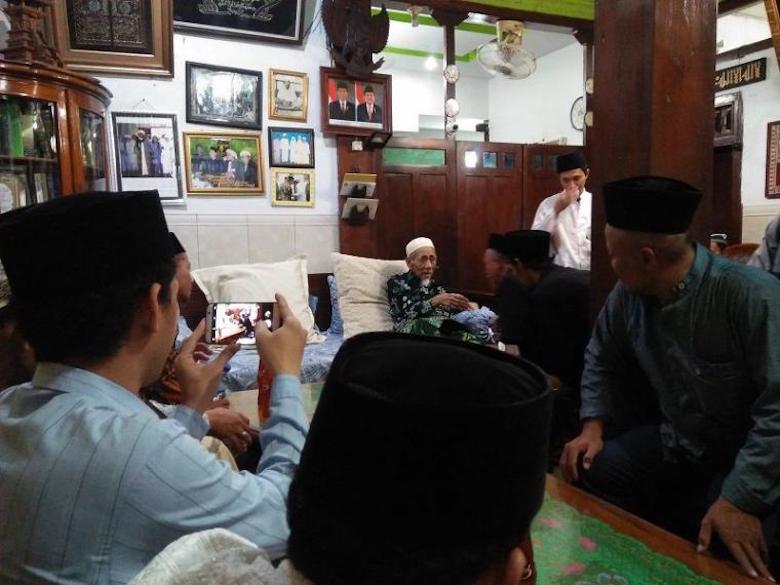 Mbah Moen dalam Tradisionalisme Politik, Otoritas dan Asketisme