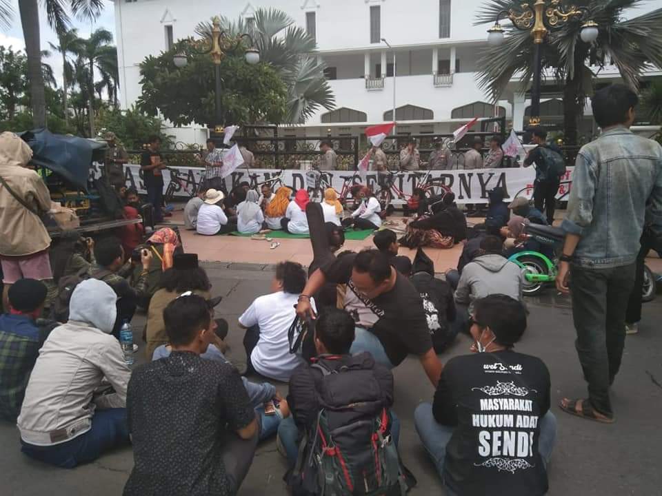 Soal Tambang Emas Tumpang Pitu, Gubernur Khofifah Harus Tegas!