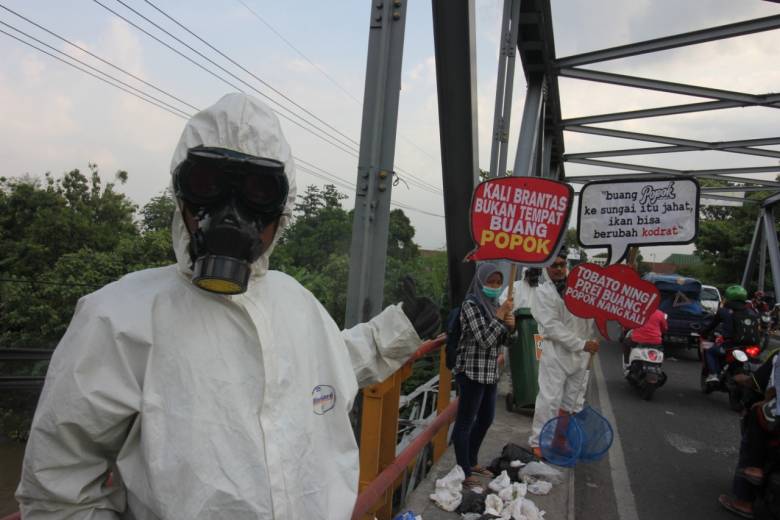 Ecoton Tuntut Produsen Popok Pencemar Sungai Brantas