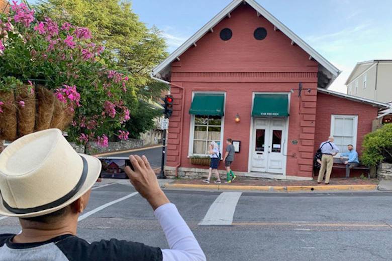 Sup dan Kepiting, Politisasi Restoran