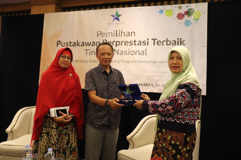 Pentingnya Menjadi "Outliers" bagi Pustakawan