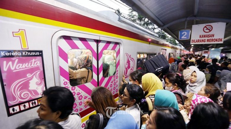 Ganasnya Gerbong KRL Khusus Wanita
