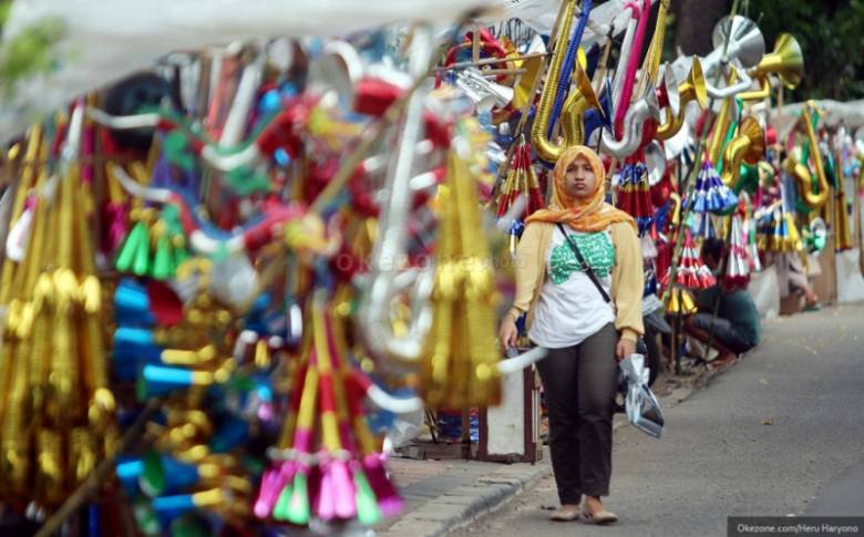 Luruskan Niat, Bantulah Mereka...
