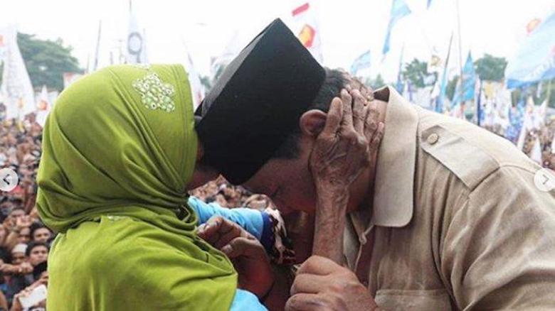 “Balada” Nenek Irah dan Insiden Ibu Negara di Panggung