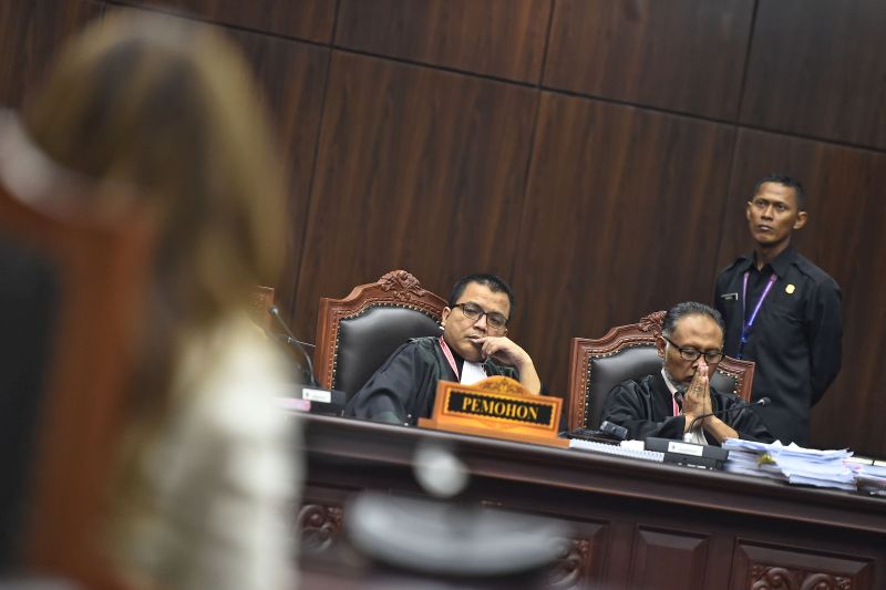 Ketika Orang-orang Pintar Anggap Bodoh Pemirsa Sidang MK