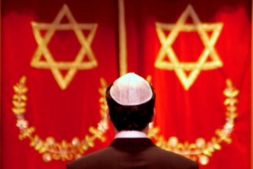 Membenci Karena Agama