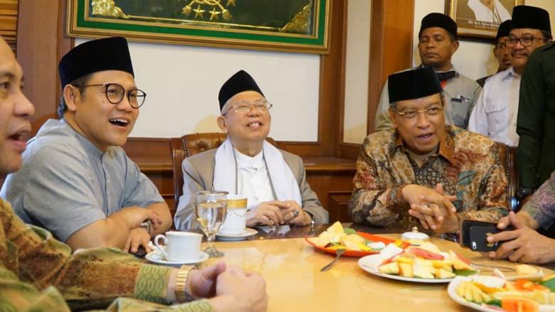 Berbagi Wawasan, Merebut Suara Santri