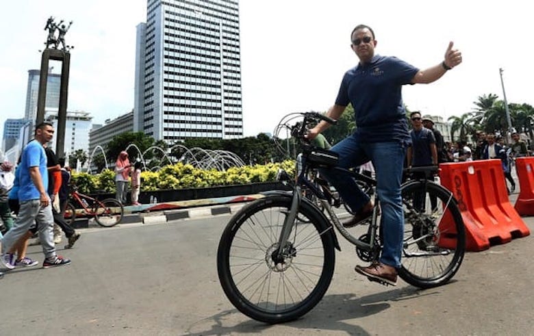 Buat Eep Saefulloh Fatah: Piknik Kok Di Jalan Tol?