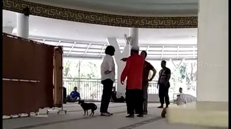 Bijak Menyikapi Kasus Wanita Menerobos Masjid di Bogor