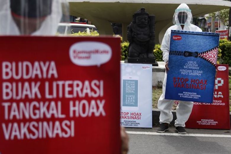 Hoax Vaksinasi Hambat Penanganan Pandemi Covid-19