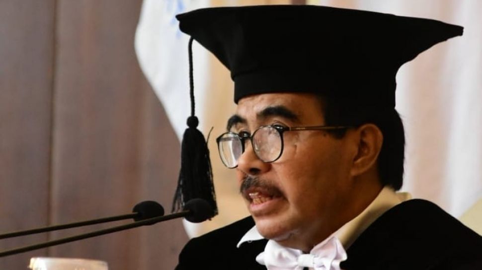 Mengenang Conelis Lay; Celengan Bambu, Intelektual dan Politik Praktis