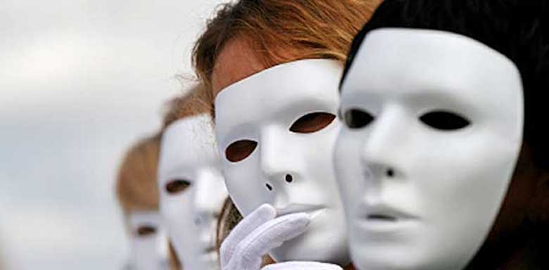 Pencitraan Tanpa Isi