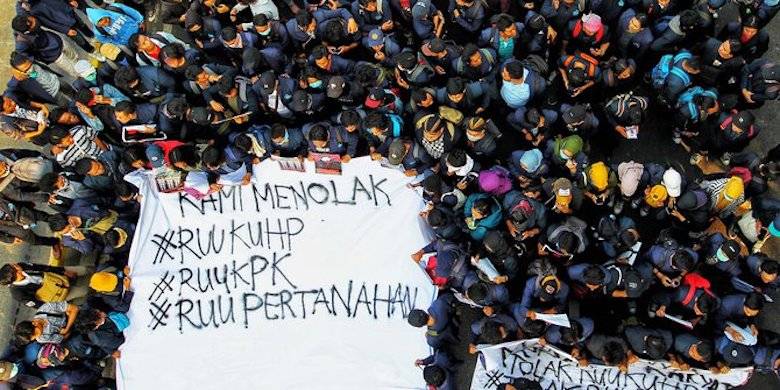 Polemik RKUHP: Istana Cuci Tangan, DPR Jadi Tumbal