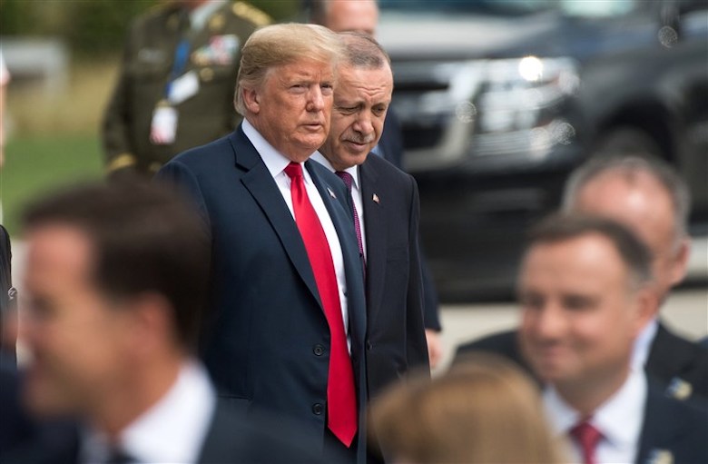 Trump Surati Erdogan "Jangan Bodoh", Erdogan Buang Surat ke Tempat Sampah