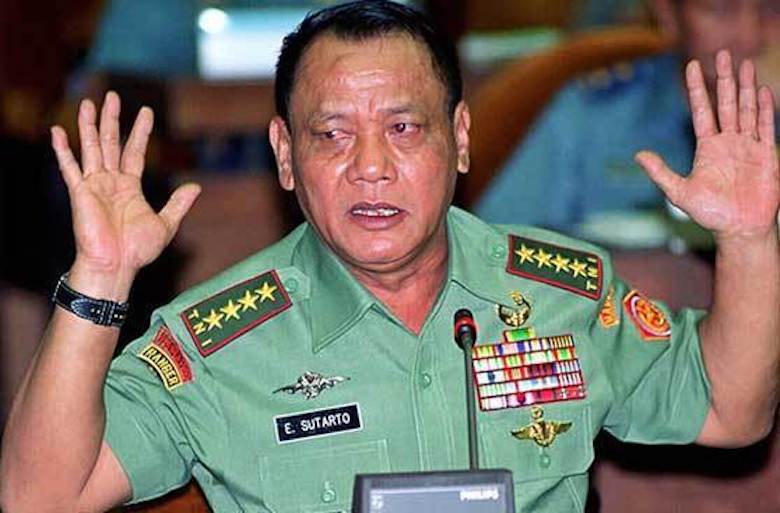 50 Tahun Tempo [3]  Pipis Bersama Panglima TNI Demi Mars ABRI