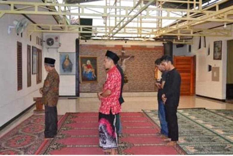 Minangkabau Pasti Islam,  Jawa Belum Tentu Kejawen