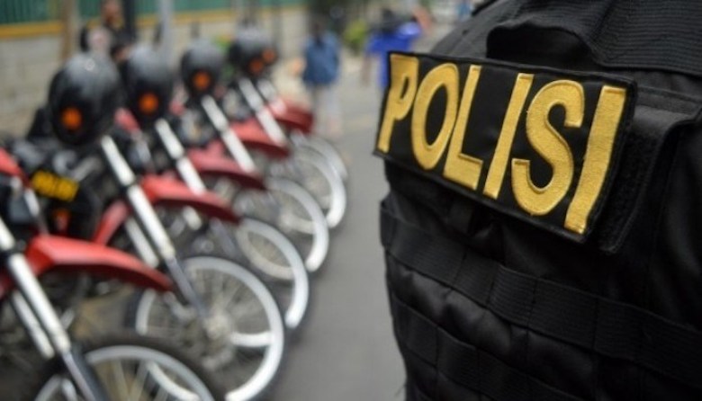 Di Balik Baju Dinas Polisi Ada Tubuh Manusia Biasa
