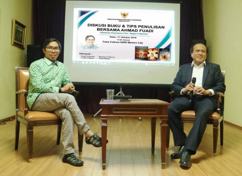 Tips Menulis dari Negeri 5 Menara di Mexico City