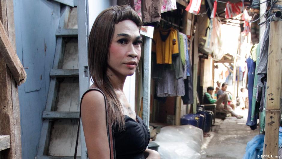 Sketsa Harian [5] Disegani Pengamen Waria