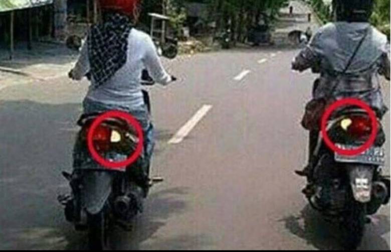 Jawaban Mengapa Emak-emak Sen Kanan Malah Belok Kiri dan Sebaliknya?