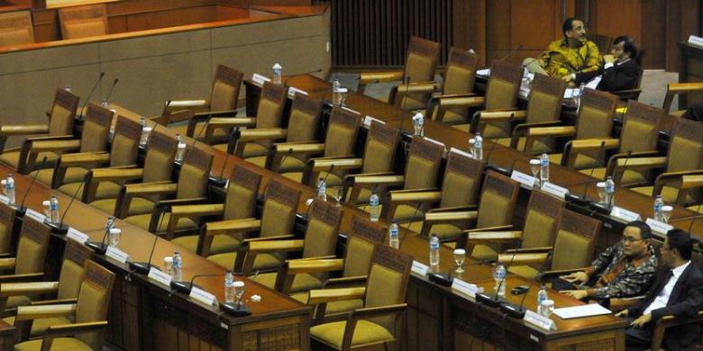 Perilaku Aneh Wakil Rakyat Bukan Sekadar Anomali