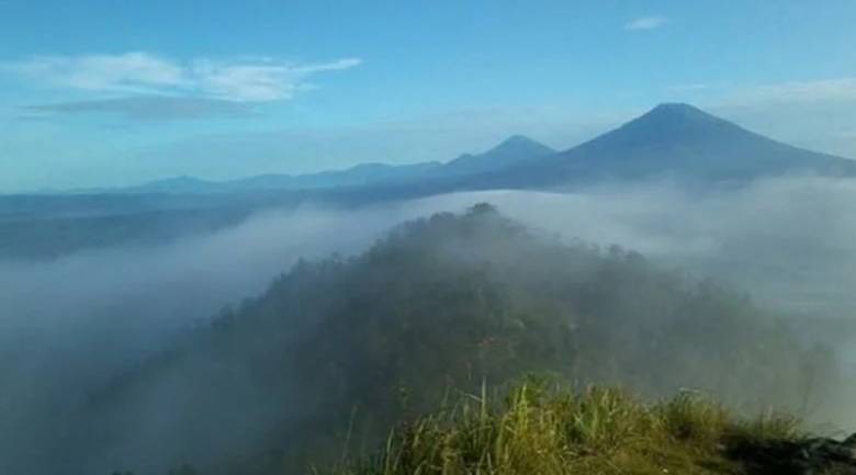Di Lembah Bukit Menoreh
