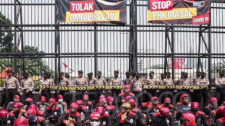 Pemerintah, Partai-partai Pendukungnya, Demo dan Pandemi