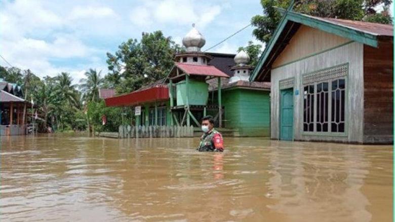 Banjir Katingan, Kabinda Kalteng Tinjau dan Berikan Bantuan di Lokasi