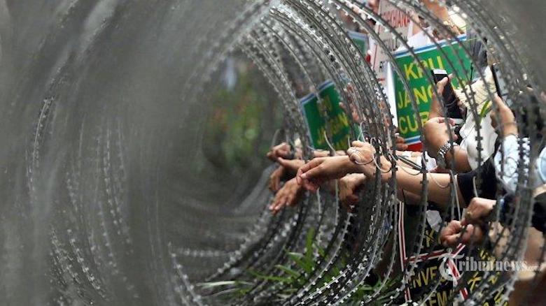 Ramai-ramai  Menolak Ajakan People Power