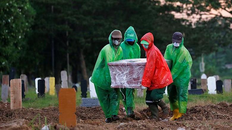 Wafatnya 9 Aktivis dan Menafsir Data Covid-19 yang Aneh