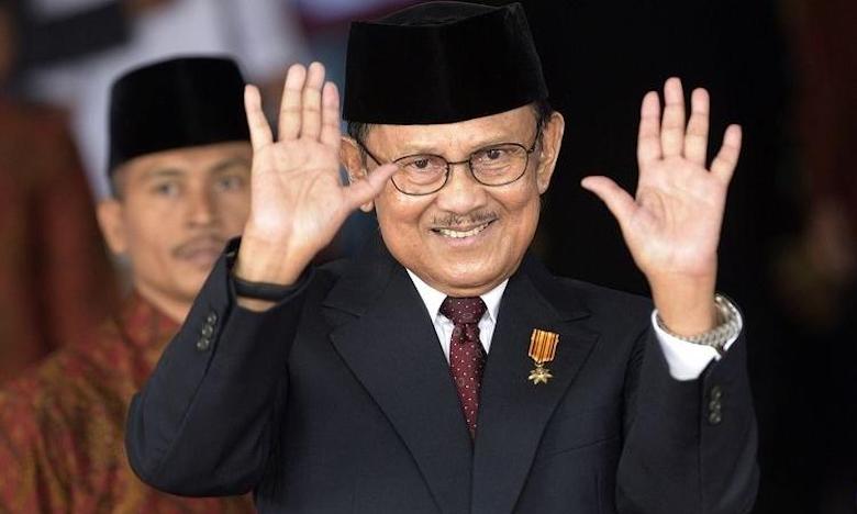 Sidang Istimewa MPR 1999 [1] Teriakan "Huuu…" kepada Habibie