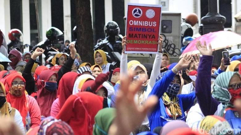 Kompor Meleduk Omnibus Law