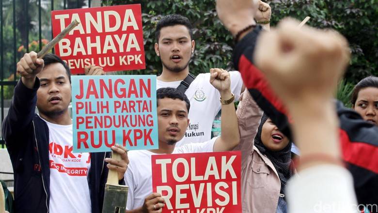 Mencintai KPK dengan Cara yang Beda