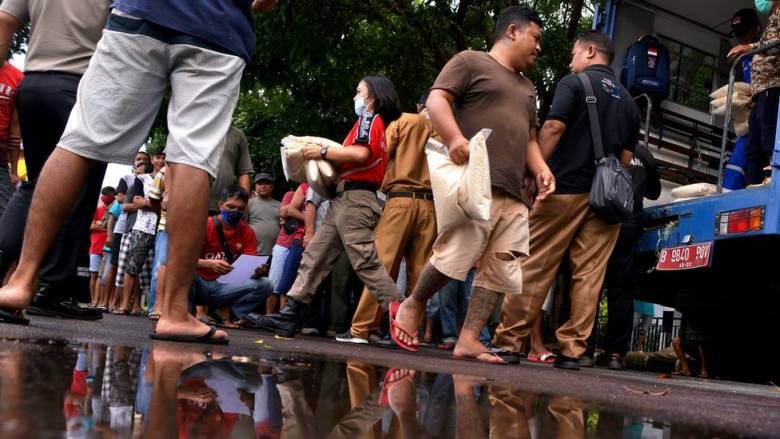 Orang Berduit Takut Covid, Orang Pas-pasan Takut Kelaparan