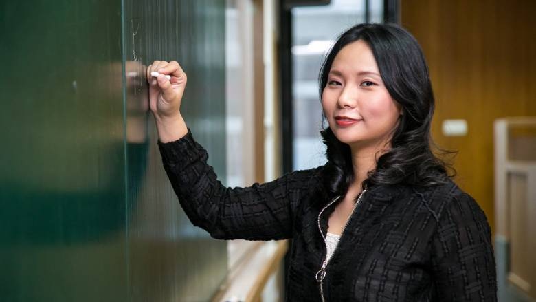 Ketika Para Gaek "Dibantai" Livi Zheng