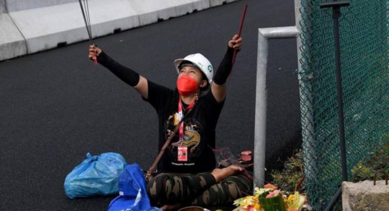 Omong Kosong Pawang Hujan