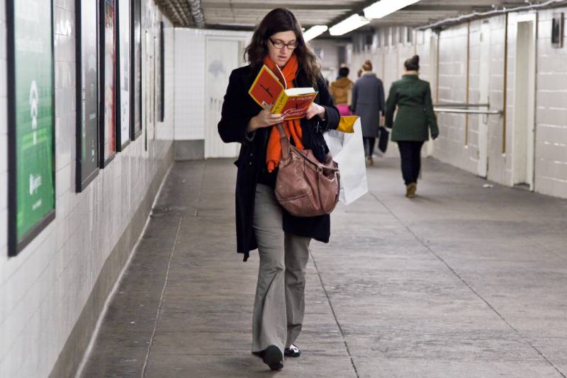 Lebih Baik Telanjang Kaki daripada Tanpa Buku