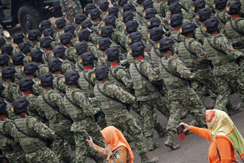 Tepuk Tangan Felix Siauw untuk Perempuan Berjempol Sadis