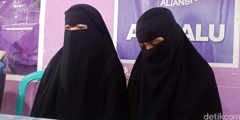 Istri-istri Jemblem!