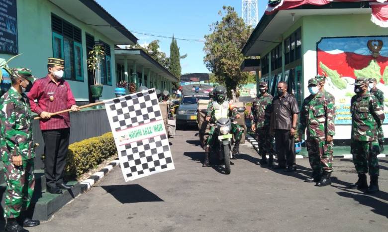 Kodim 1612/Manggarai Bagikan 10 Ton Beras Kepada Warga